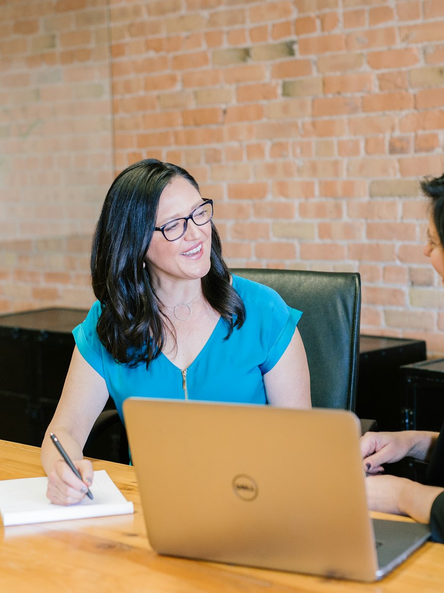 HR manager managing attendance and payroll on Niyuk HRMS